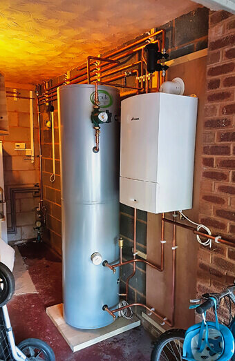 https://plumberwilletton.com.au/uploads/2025/06/hot-water-684599.jpg